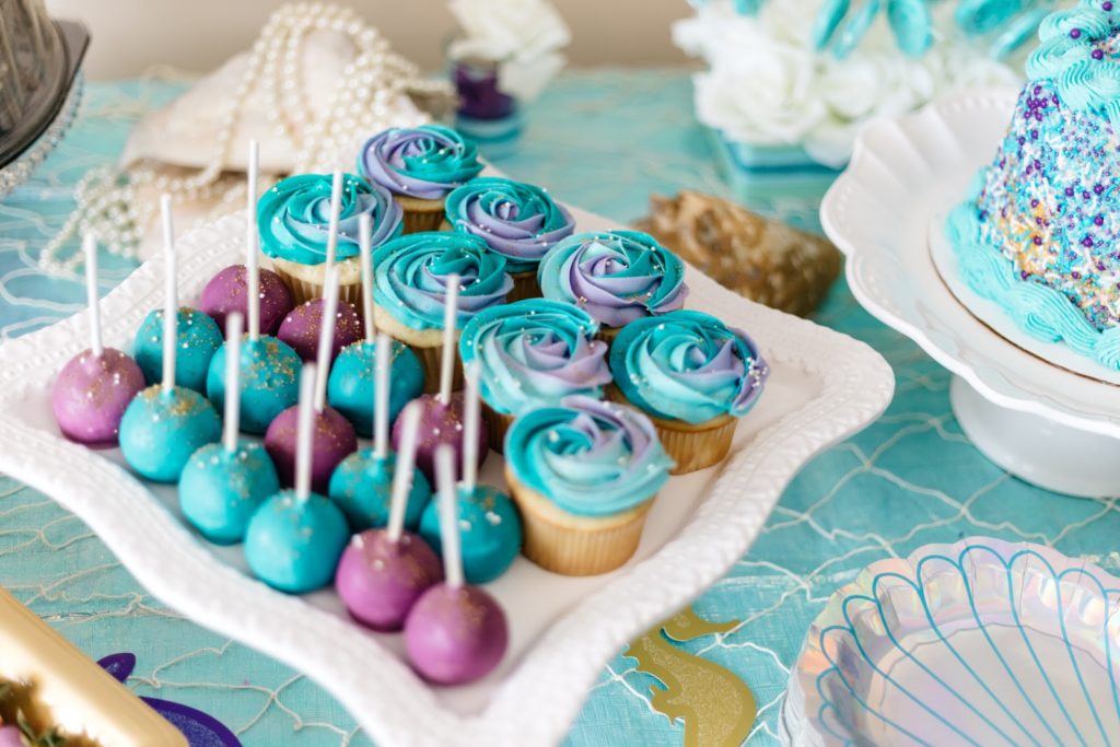 Cupcakes and Lollipop Cakes